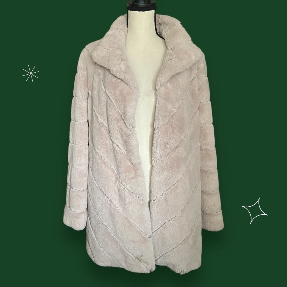 *** SOLD ***Klein Chevron Faux Fur Champagne Cream Coat. SZ.S - Picture 4 of 11